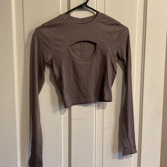Lululemon long sleeve key hole crop top - Picture 2 of 5